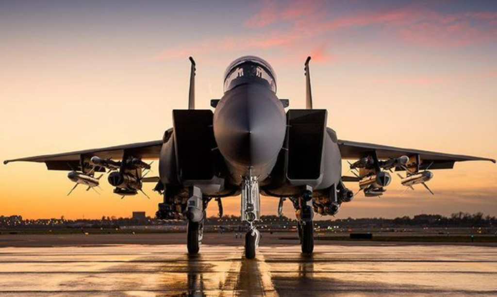 F-15SA可挂载多种新型精确制导弹药,远程精确打击能力进一步提升。