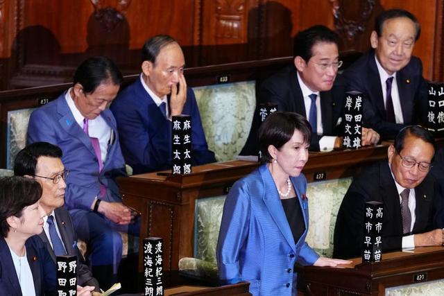 高市终于感到疼了，中国6个月一点不松口，外媒：将日本逼入困境