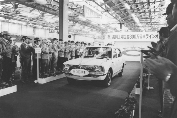 油价再这么涨下去 恐怕全世界都要买电车了