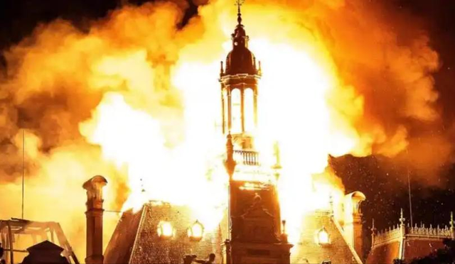 法国烧完意大利失控！仅一天2000人疯狂打砸，梅洛尼铁拳生锈了？