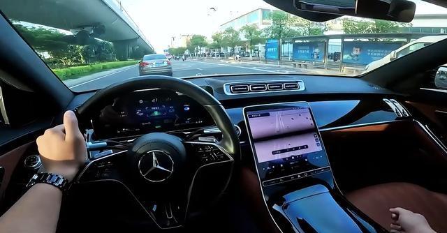 狂飙两百公里，先开享界S9再换奔驰S400，实测差距一目了然！-有驾