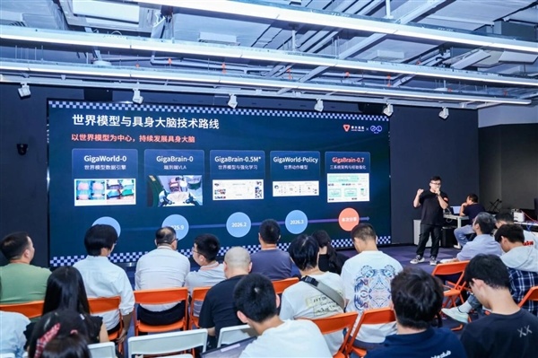 国产GPU历史性一刻!摩尔线程S5000具身训练曲线追平国际主流:真机成功率达92%