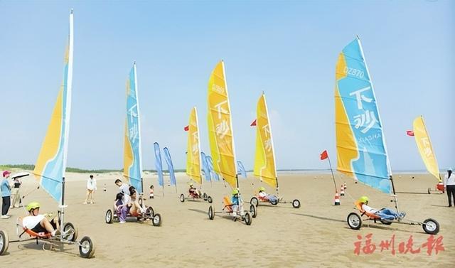 陆地帆船项目颇受游客欢迎。陈馨韵摄