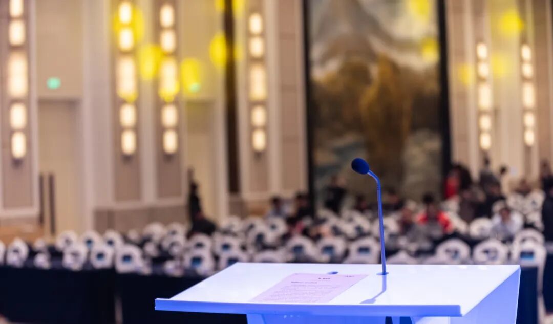 摄图网_501288259_banner_会议演讲台（企业商用）.jpg