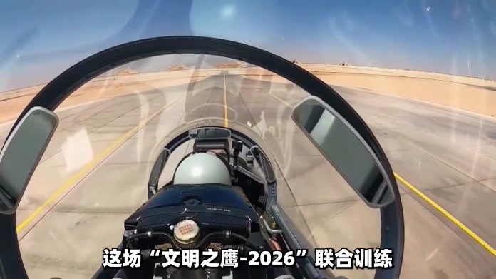 歼-16刚打完阵风，中国空军“组团”参加埃及航展，画风变了
