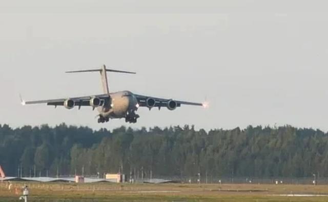 C-17运输机在拉脱维亚首都里加附近降落