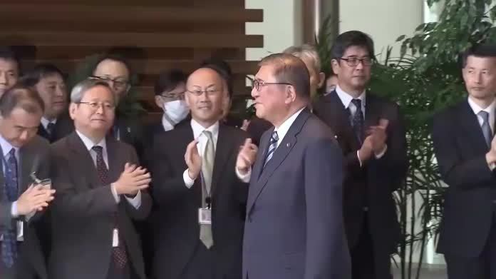 高市执政满一年，支持率跌破50％，前首相给出答案，失信于中国