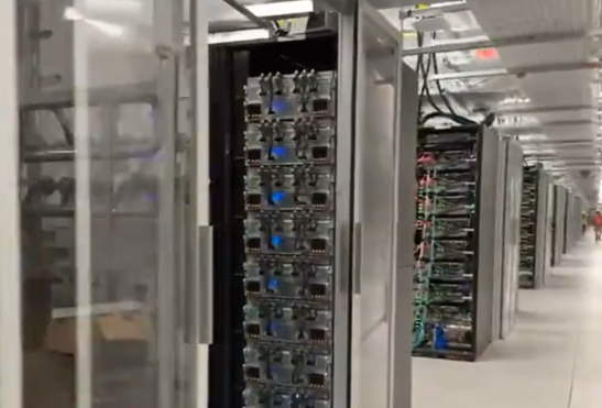 电力基础设施卡脖子：美国半数数据中心建设项目被迫延期