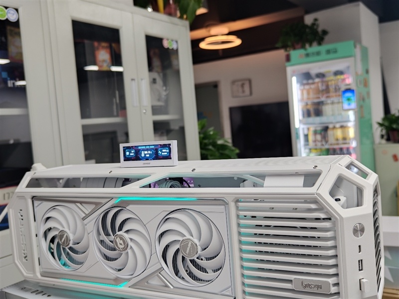 满血塞进RTX 5080与锐龙9 9950X3D!七彩虹iGame LAB Vulcan Armor火神战甲定制主机评测:地表最强ITX主机