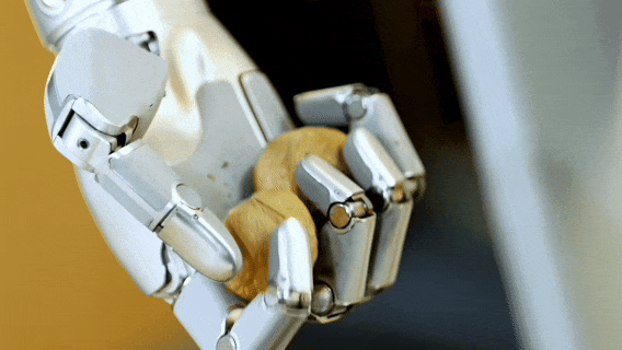 机器人展示“绝技”（央广网记者 朱冠安 制图）