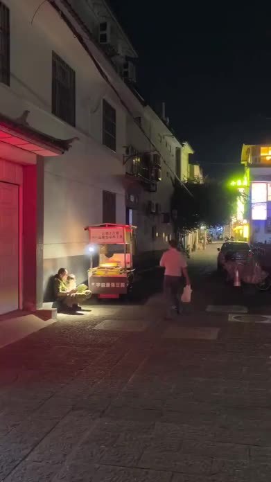 相比于多卖几块豆腐，这份天伦之乐才更值得拥有