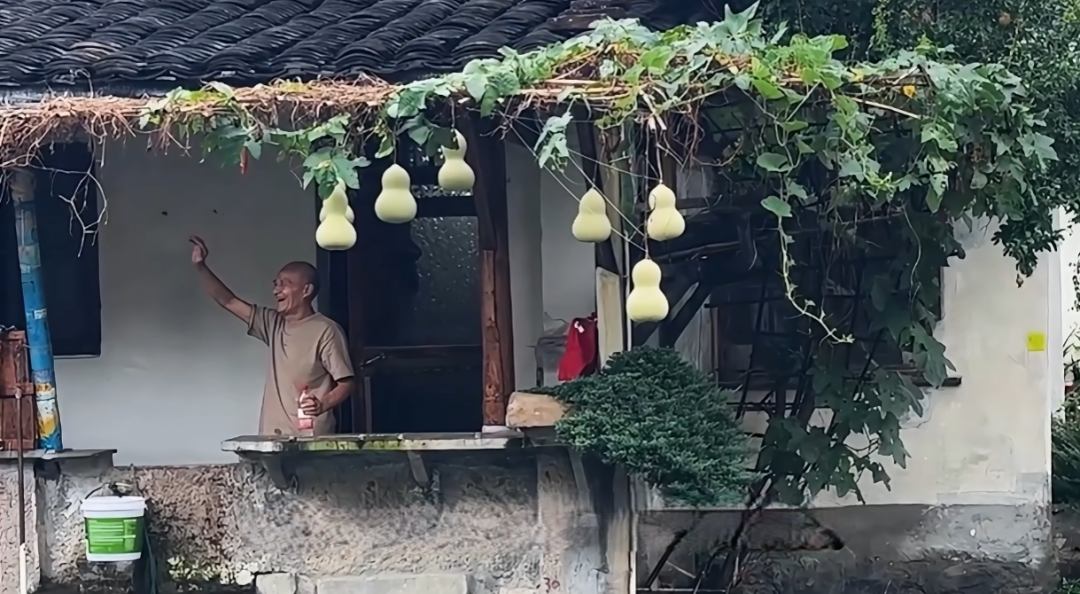 ▲“葫芦娃爷爷”（图/视频截图）