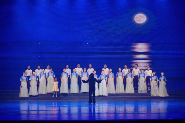 留声爱乐室内合唱团登台演出