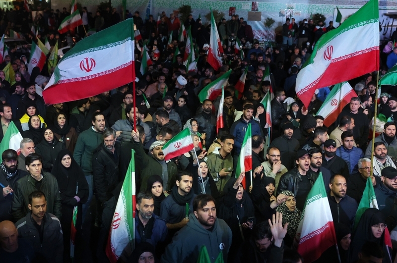 4月8日,伊朗德黑兰,伊朗民众聚集在街头庆祝停火 IC photo