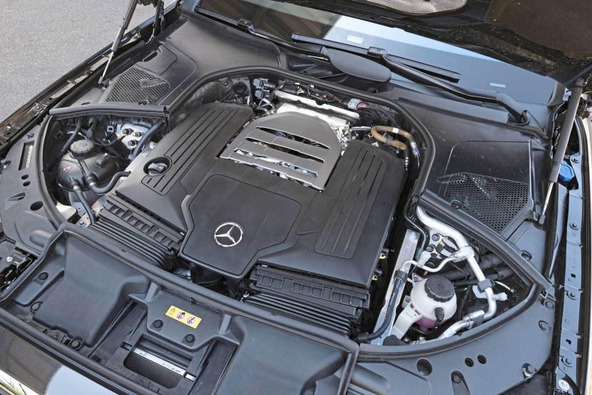 豪华、精确，全新奔突S级测试：当顶级舒心遇上全新V8节奏