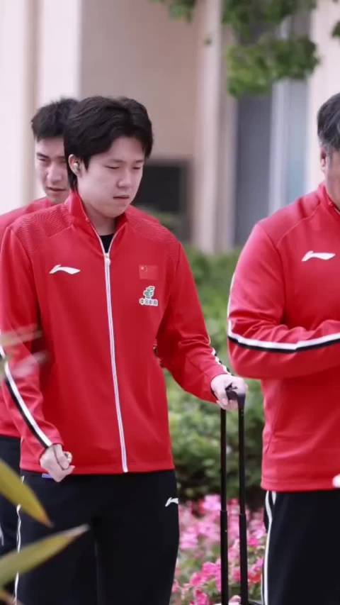 王楚钦美国大满贯上训，有一种没睡醒被迫上班既视感，王队一会比赛加油