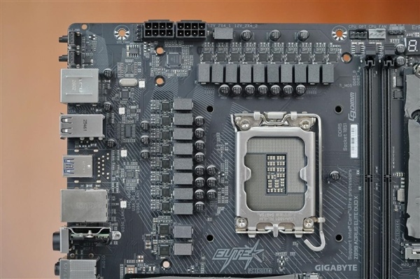 5个M.2插槽堆满！技嘉Z890 AORUS ELITE DUO X主板图赏