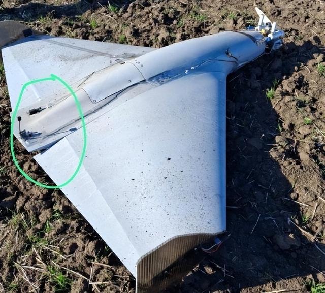 直观上看不出来,但乌方信源说这架俄军无人机装了“星链”