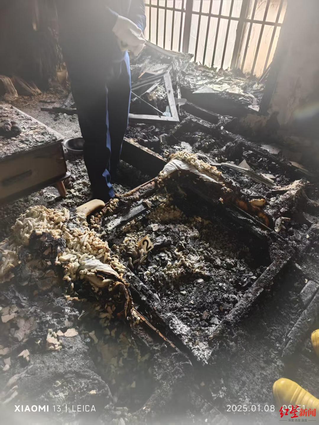 ▲杨女士房屋着火后的现场