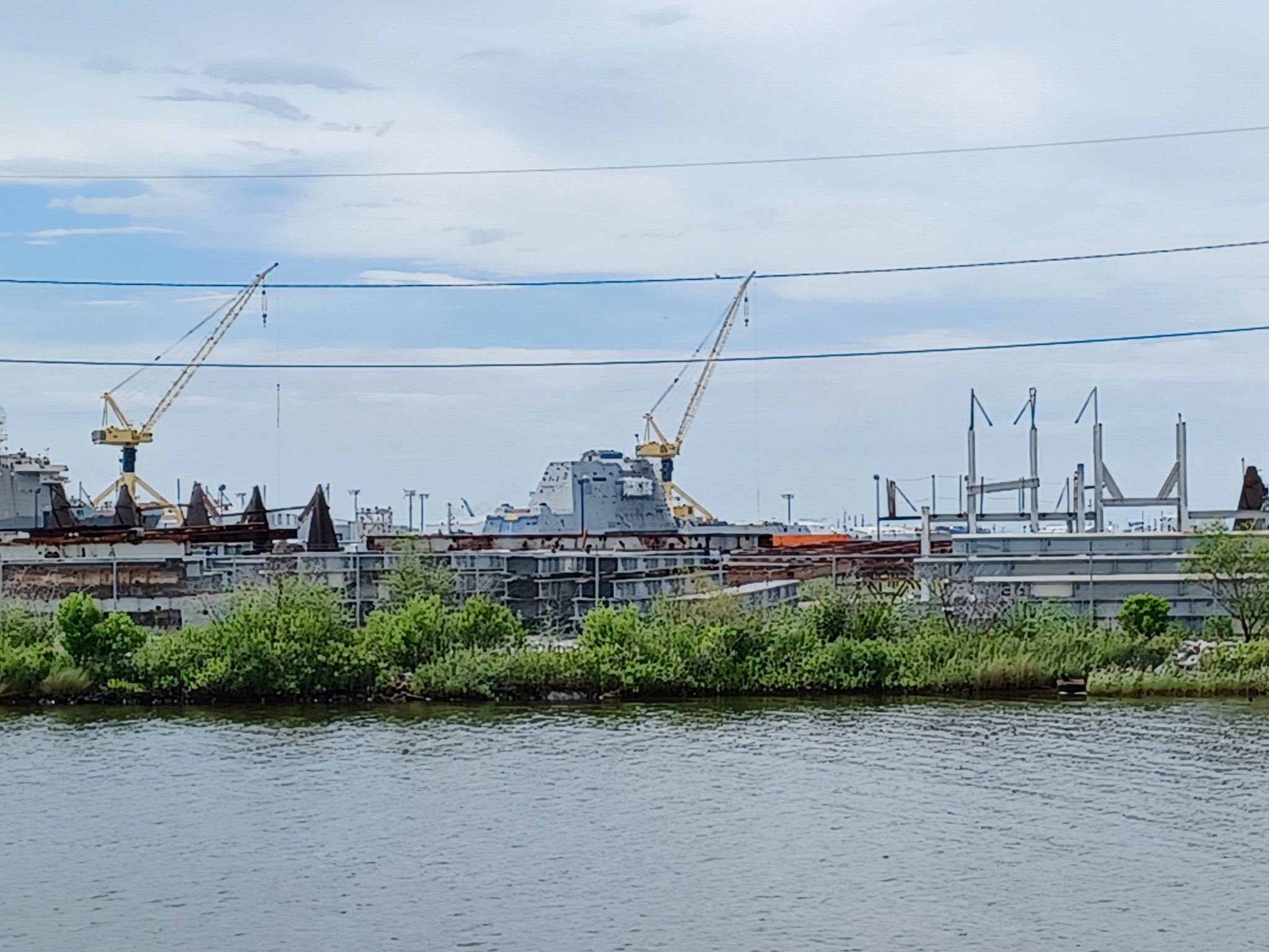 2025年6月，DDG-1002“林登·B·约翰逊”号被拍摄到进入英格尔斯造船厂开始施工作业