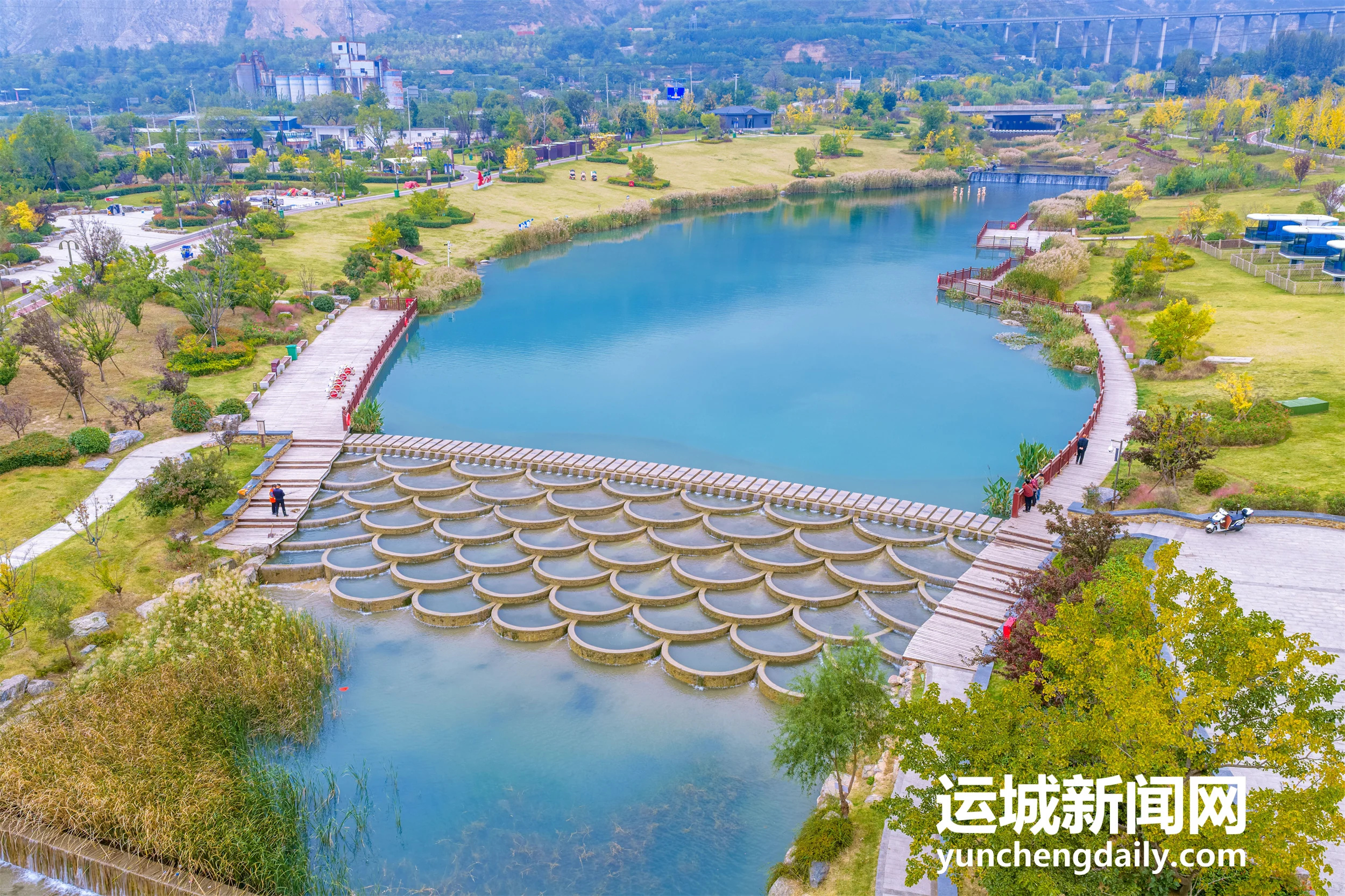 【秋染五龙峪 水清景自优】10月25日，盐湖区解州镇五龙峪生态休闲区