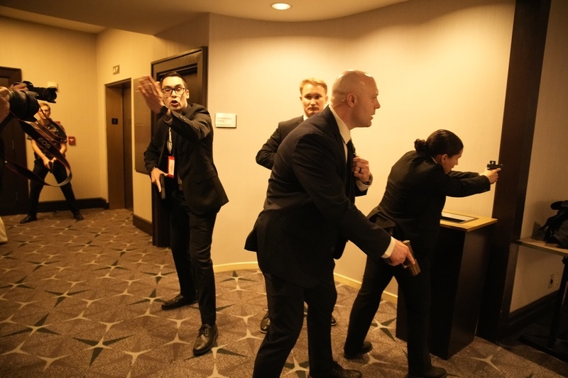 枪击事件发生后,安保人员随即进入高度戒备状态。