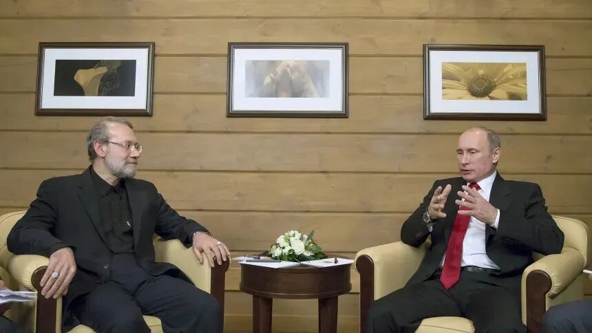 ▲拉里贾尼与俄罗斯总统普京于2015年在俄罗斯索契合影。(图源：路透社)