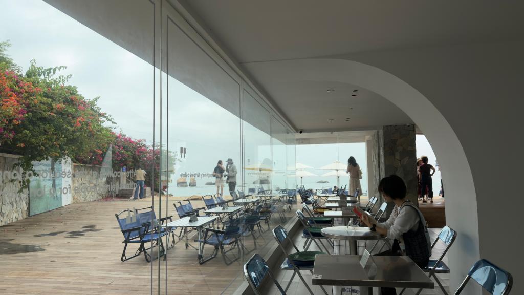 读者在厦门不在书店阅读。新华社记者付敏 摄