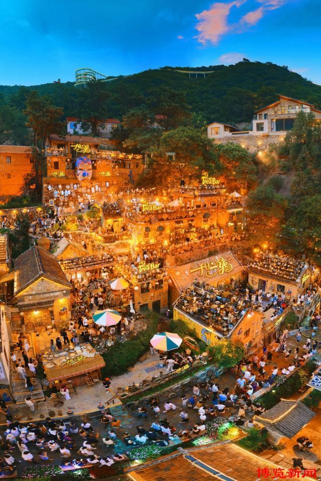 红叶柿岩焕新升级夜游IP“一千零一夜”。