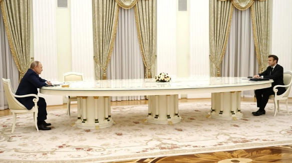 2022月,普京在克宫会见马克龙 俄媒