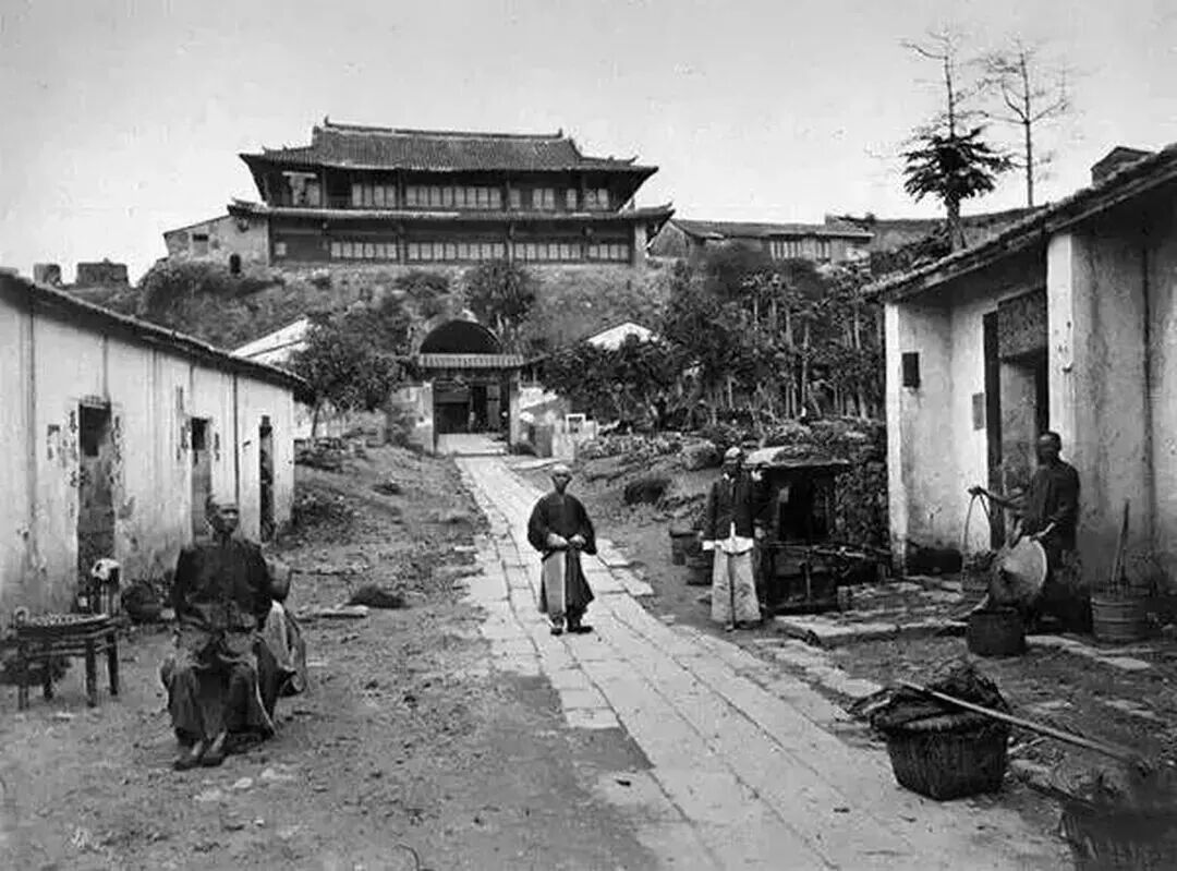 广州西门，照片大约拍于1868-1872年之间