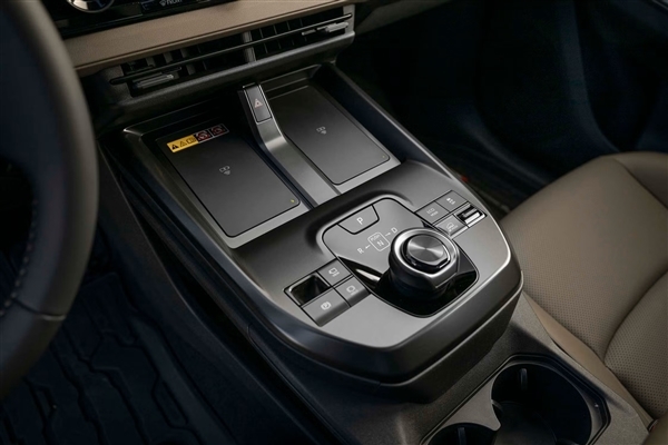 丰田全新电动跨界车bZ Woodland