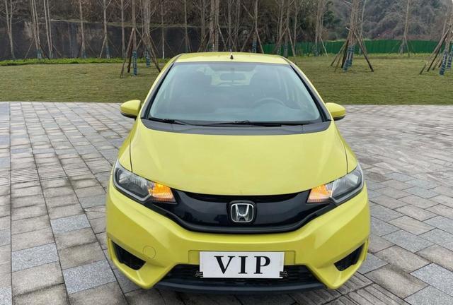 刚拿驾照想买二手车练手，纠结到底多少价位最合适？太贵了心疼花冤枉钱，便宜了又怕各种坑，今天直白聊聊真实经验和稳妥建议-有驾