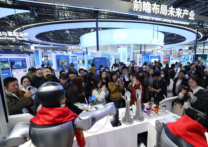 2026年3月24日，观众在中关村展示中心常设展上参观。新华社记者 张晨霖 摄