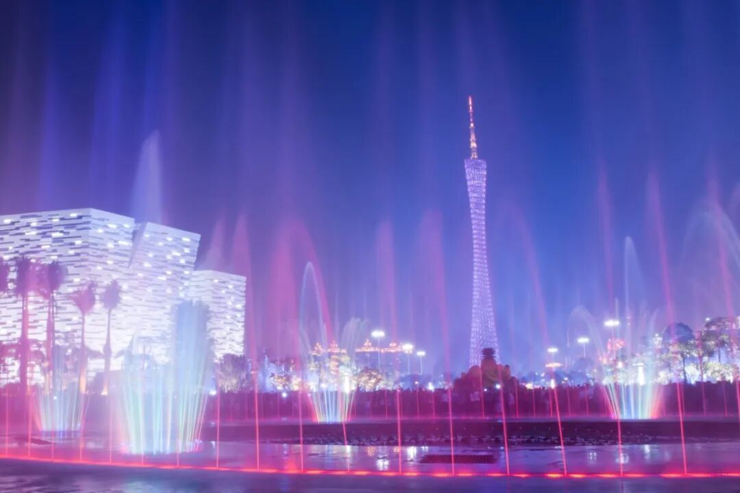摄图网_373120453_中国广州花城广场喷泉夜景_(企业商用).jpg