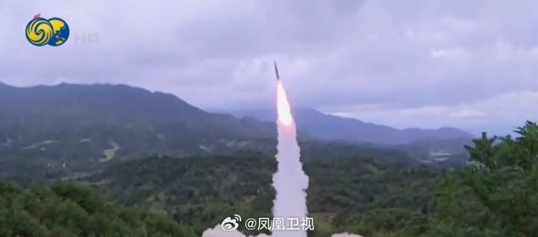 【#韩国称朝鲜向东部海域试射弹道导弹#】韩国军方表示,朝鲜3日早上6