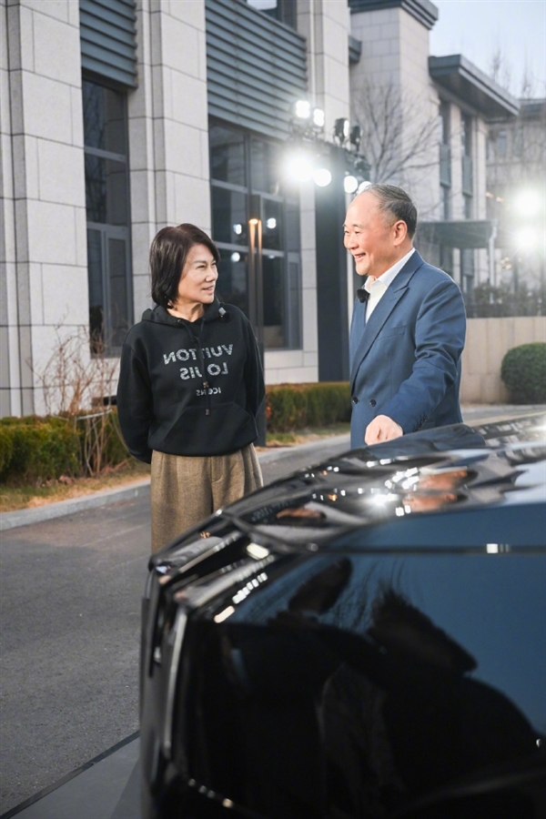 董明珠回应提车极氪009：世界汽车看中国 中国汽车看吉利