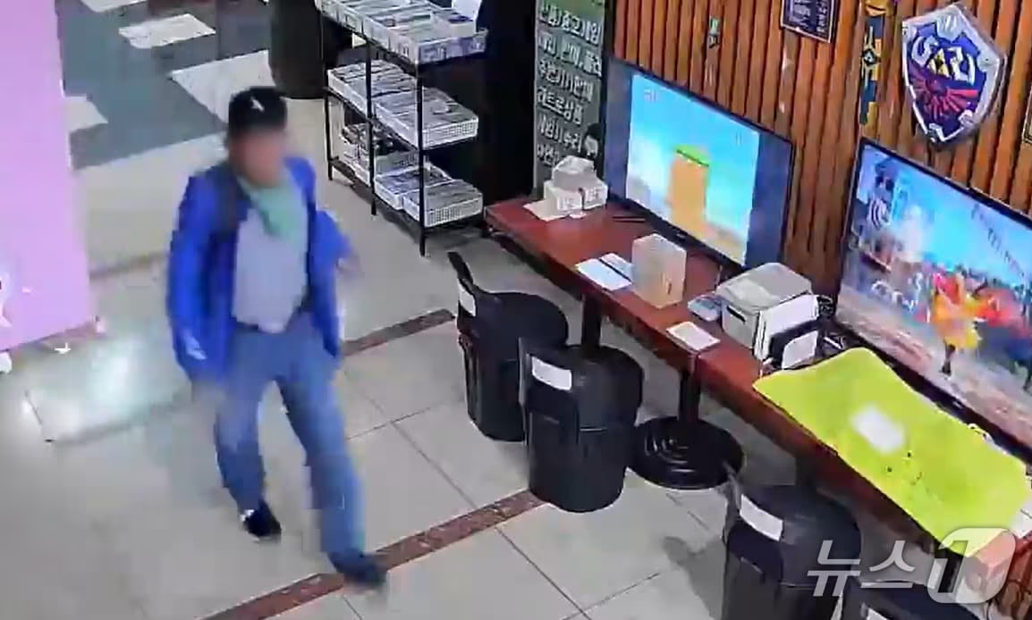 图为该超市监控捕捉到的嫌疑人。图源:韩媒