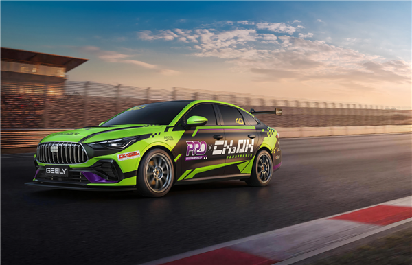 吉利发布首台绿色甲醇赛车!车手马青骅:尾气不刺鼻 甚至还有点淡香