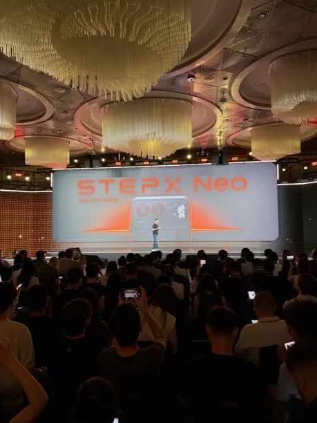 印奇首次揭秘：阶跃为什么要造AI手机