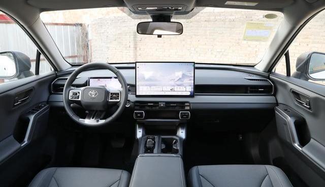 2026款RAV4荣放：2.0L家用真的够用吗？实测后我发现这3个隐藏痛点！-有驾