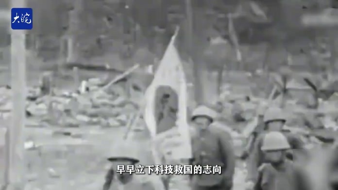 邓稼先：弃高薪归国，以青春铸核盾 邓稼先：弃高薪归国，以青春铸核盾 #青春华章 出身怀宁书香门第“铁砚山房”，年少目睹山河破碎、国力孱弱，早早立下“科技救国”的青春志向。青年时期潜心苦读、深耕物理前沿