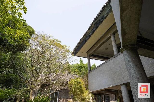 主楼屋檐