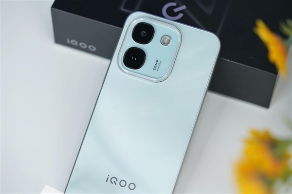 iQOO首款万毫安时手机！Z11S图赏