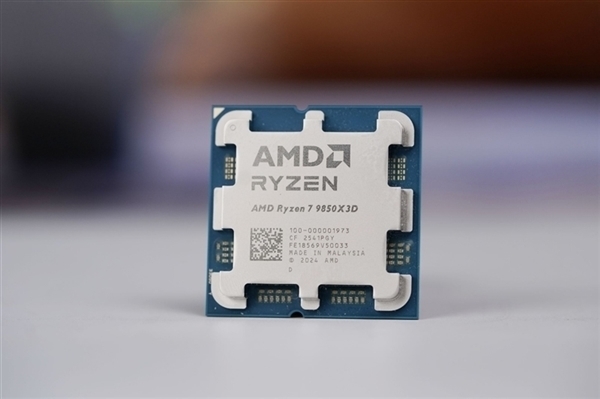 破发还送水冷！AMD最强游戏U 9850X3D降价：仅赠品价值就超千元
