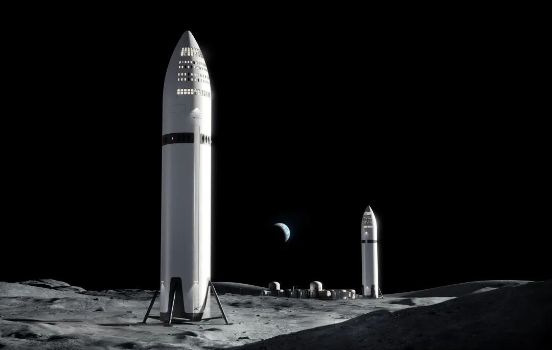 登月版星舰的渲染图,远处可见月球基地 | SpaceX