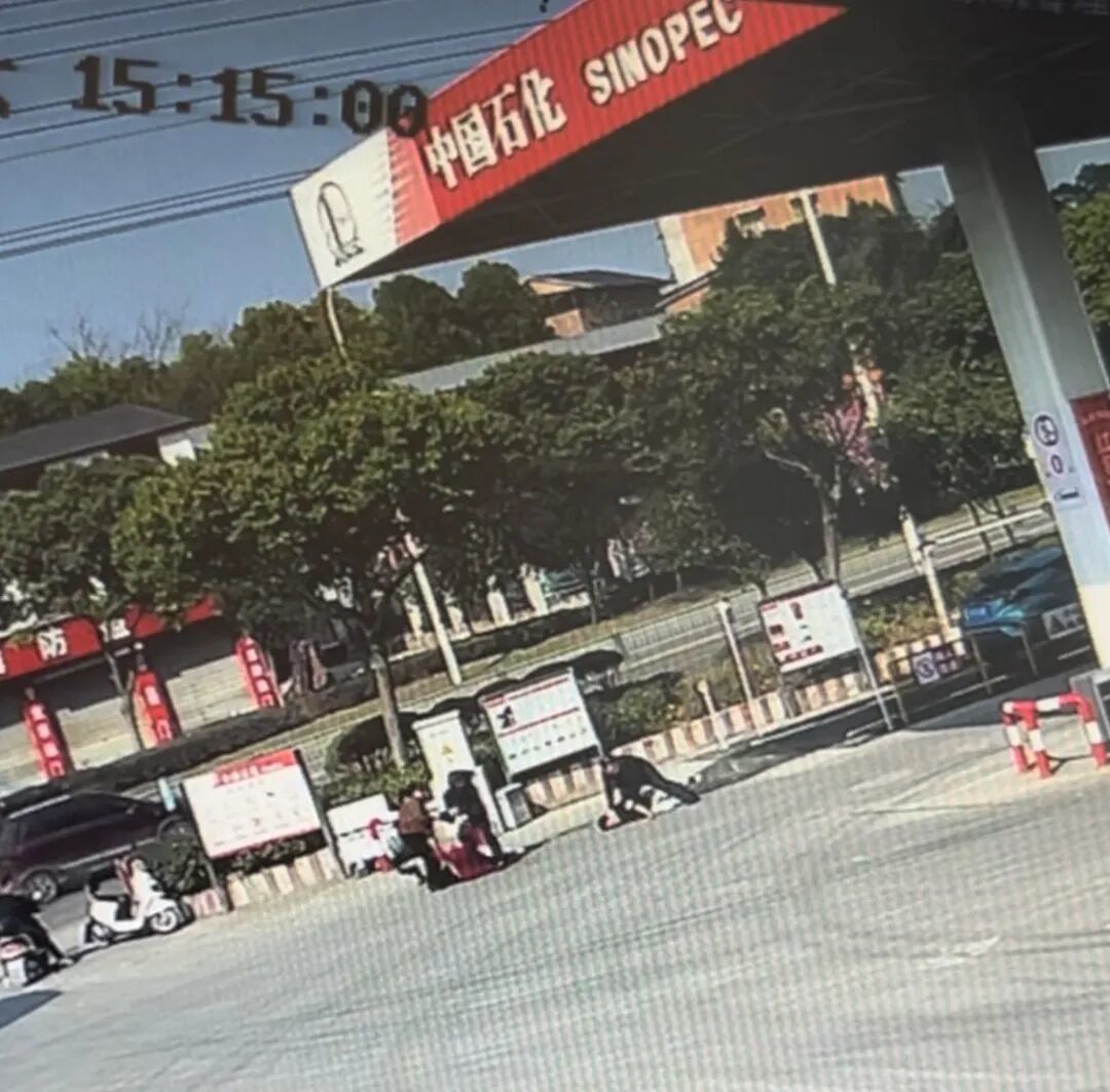冲突现场视频截图。(图/受访者提供)