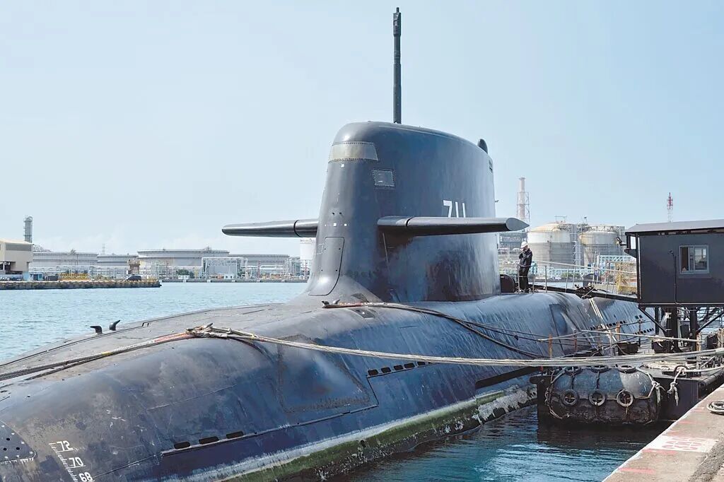 國造潛艦海鯤號(舷號711)外觀。(總統府提供)
