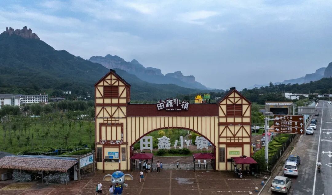 全域旅游助推富民工程,图为河北省武安市田鑫小镇3A景区/新华社记者 牟宇 摄