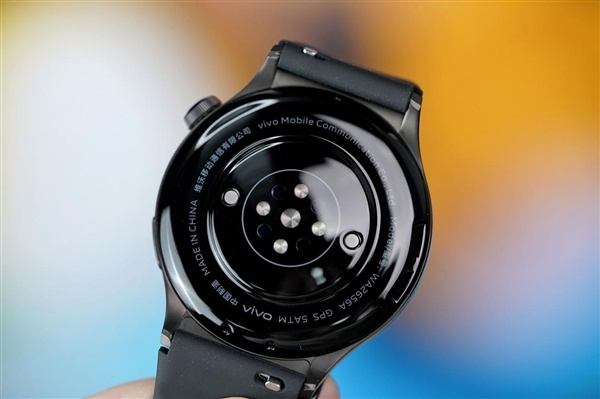 钛合金机身+蓝宝石玻璃!vivo WATCH 6图赏